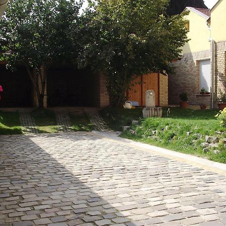 Mediterrán Vendégház Kecskemét Esterno foto