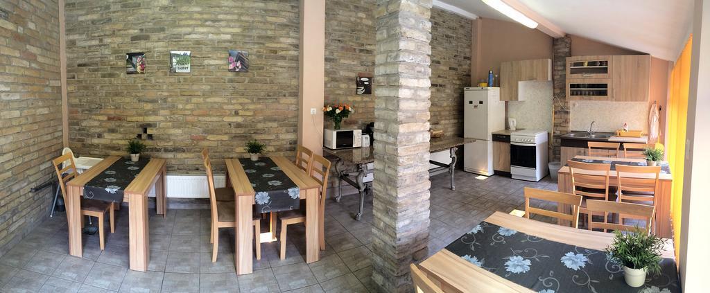Mediterrán Vendégház Kecskemét Esterno foto
