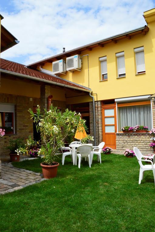 Mediterrán Vendégház Kecskemét Esterno foto
