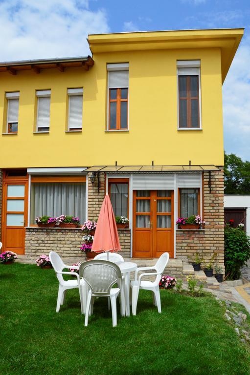 Mediterrán Vendégház Kecskemét Esterno foto
