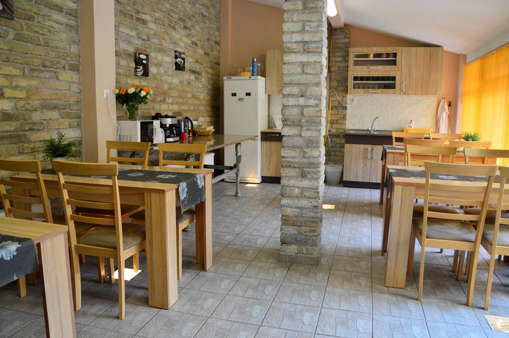 Mediterrán Vendégház Kecskemét Esterno foto