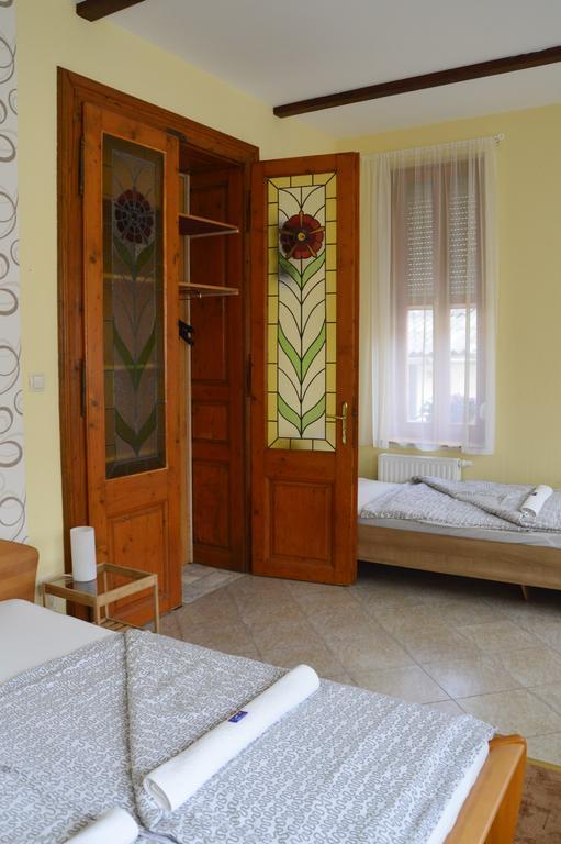Mediterrán Vendégház Kecskemét Esterno foto
