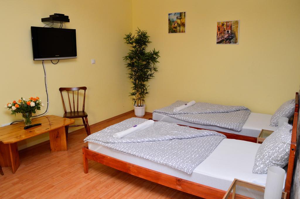 Mediterrán Vendégház Kecskemét Esterno foto