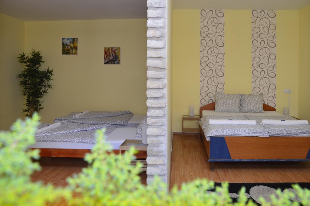 Mediterrán Vendégház Kecskemét Esterno foto