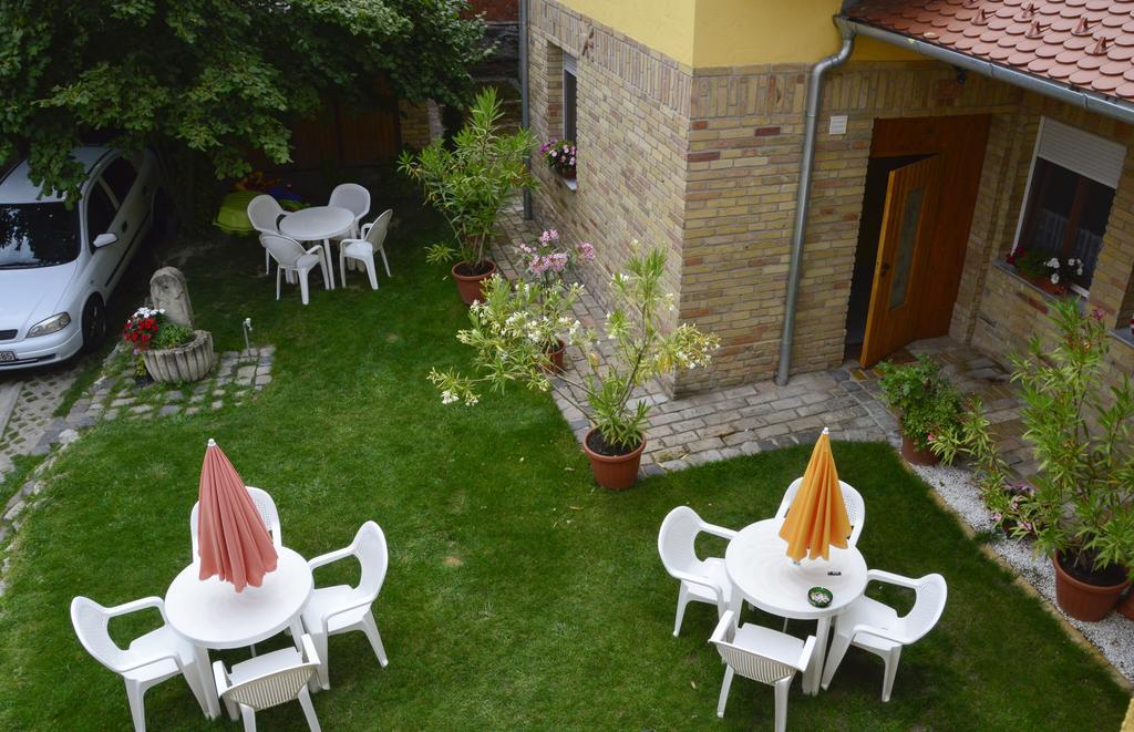 Mediterrán Vendégház Kecskemét Esterno foto