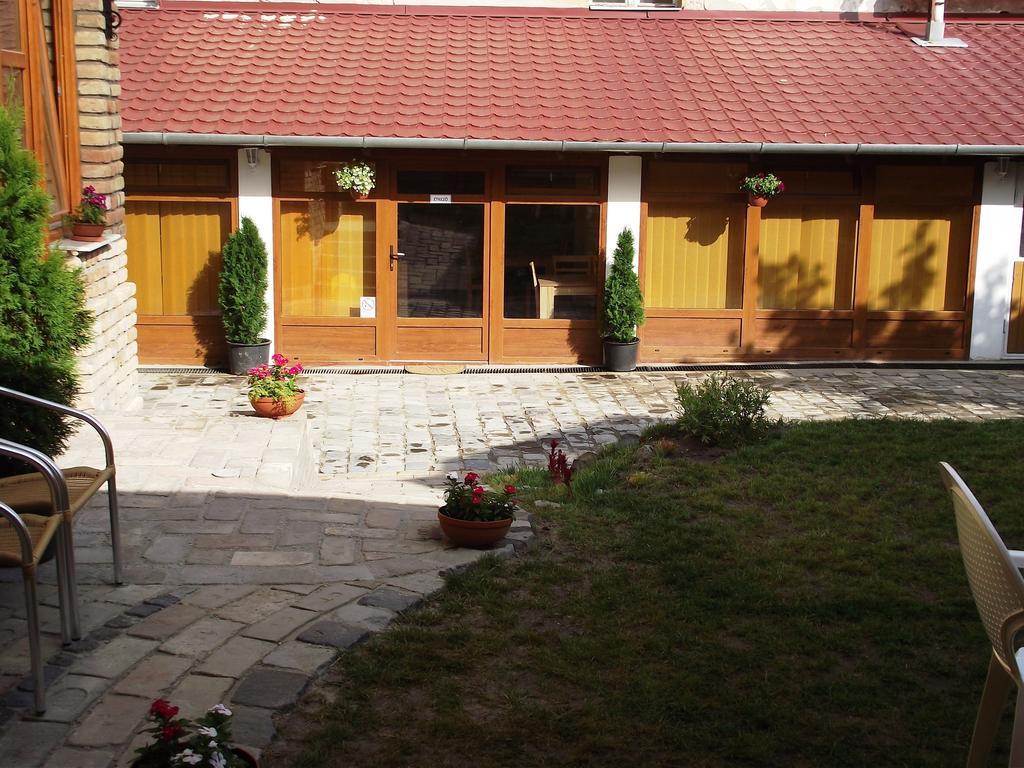 Mediterrán Vendégház Kecskemét Esterno foto